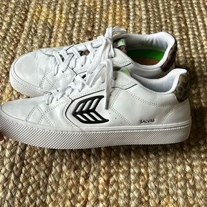 Unisex Cariuma leather sneakers